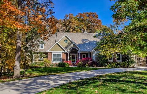 7101 Forest Dr, Johnston, IA 50131