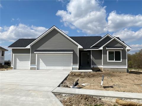 905 Chestnut Dr, Waukee, IA 50263