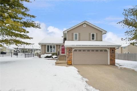 8381 Plum Dr, Urbandale, IA 50322