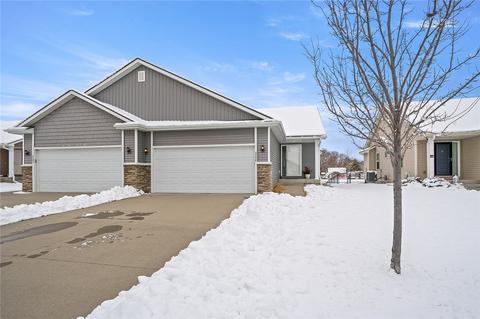 5748 NW 50th St, Johnston, IA 50131