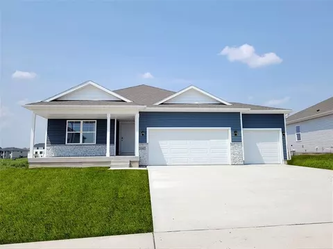 1045 Bel Aire Ct, Waukee, IA 50263