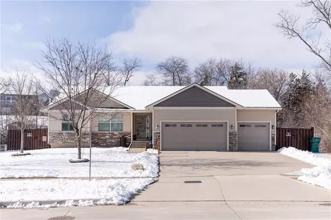 1711 Apple Ln, Indianola, IA 50125