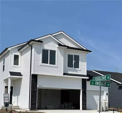2945 Indigo Ln, Pella, IA 50219