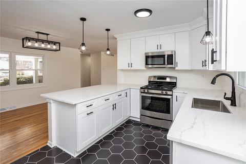 2910 E 25th St, Des Moines, IA 50317