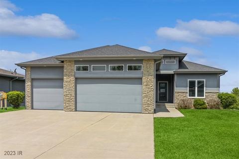 16859 Airline Dr, Clive, IA 50325