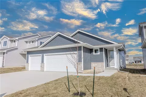 927 Willow Valley Dr, Norwalk, IA 50211