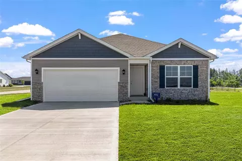 82 Dakota Cir, Waukee, IA 50263