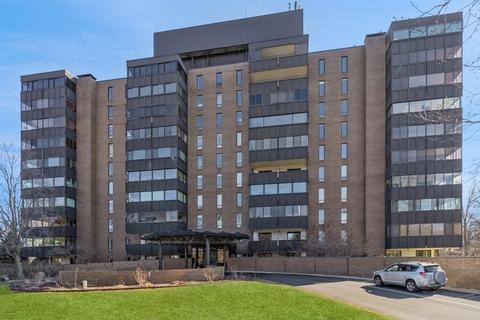 3131 Fleur Dr #301, Des Moines, IA 50321