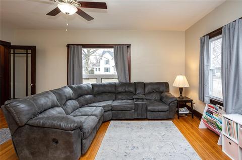 721 W Jefferson St, Winterset, IA 50273