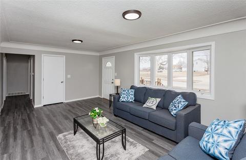 406 SW Maple St, Ankeny, IA 50023