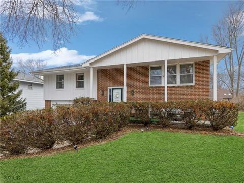1365 NW 93rd Ct, Clive, IA 50325
