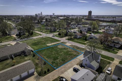 604 University St, Pella, IA 50219