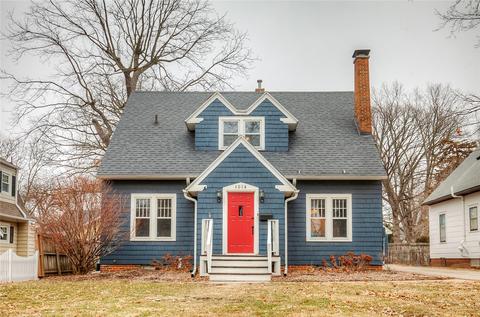 1014 S 7th Ave W, Newton, IA 50208