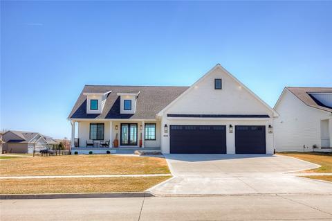 9114 Wellington Dr, West Des Moines, IA 50266
