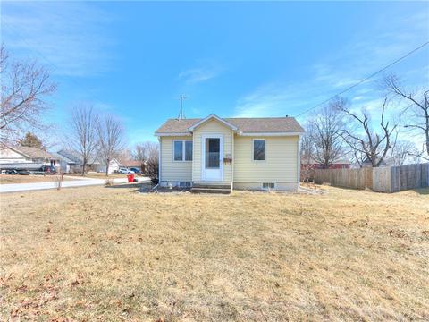 1833 6th St, Nevada, IA 50201 photo 1