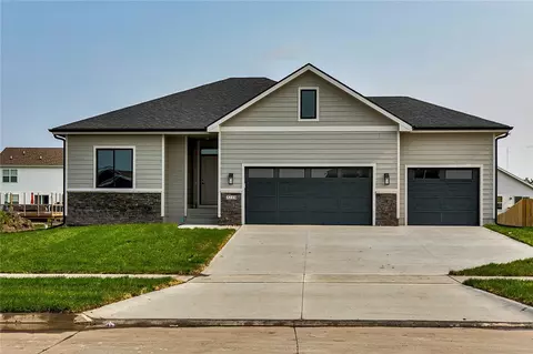 3215 NW 27th Cir, Ankeny, IA 50023