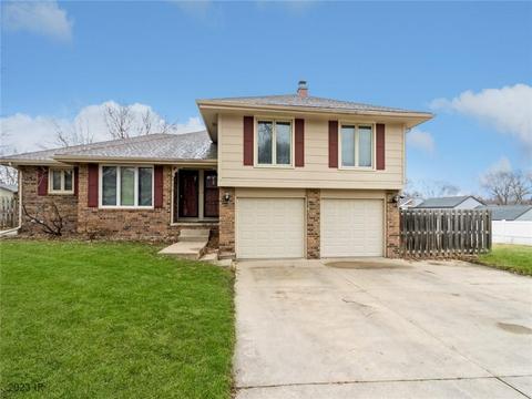 9171 Indian Hills Dr, Clive, IA 50325