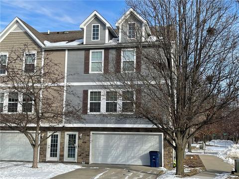 5565 Boston Ct, Johnston, IA 50131