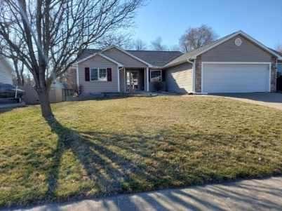 5618 NW 52nd St, Johnston, IA 50131