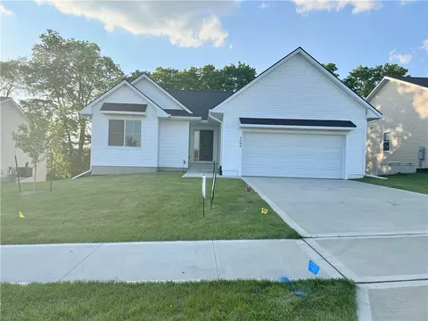 5588 Pine Valley Dr, Pleasant Hill, IA 50327