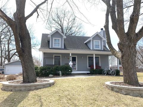 818 W Washington St, Winterset, IA 50273