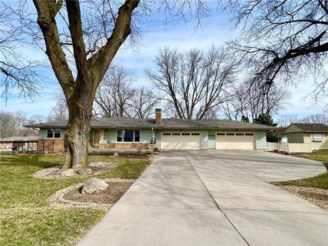 2215 Ashworth Rd, West Des Moines, IA 50265