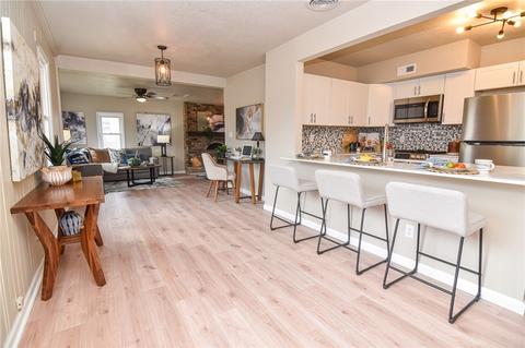 4124 E University Ave, Des Moines, IA 50317