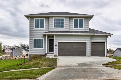 2926 Sayre Dr, Norwalk, IA 50211