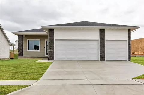3006 Lund St, Norwalk, IA 50211