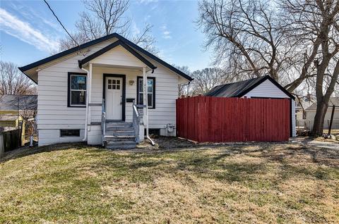 2111 37th St, Des Moines, IA 50310