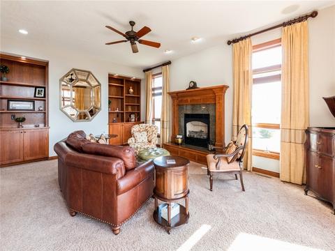 10054 NW 76th Pl, Johnston, IA 50131