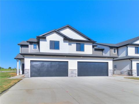 5592 Cedar Dr, Pleasant Hill, IA 50327