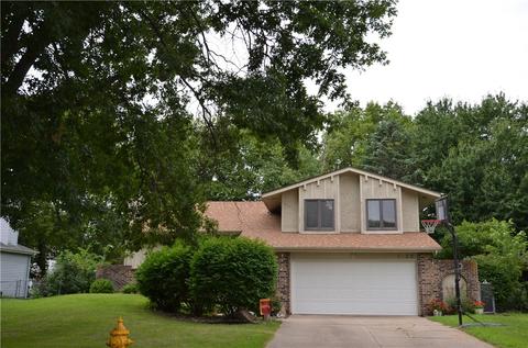 1620 NW 92nd St, Clive, IA 50325