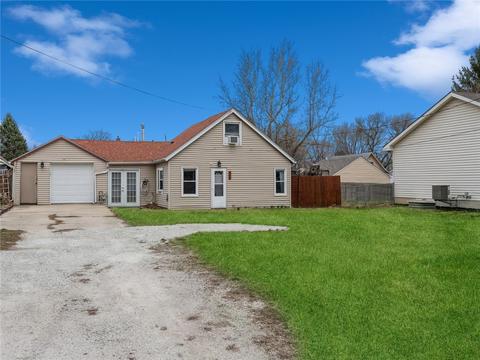 504 Philip St, Des Moines, IA 50315