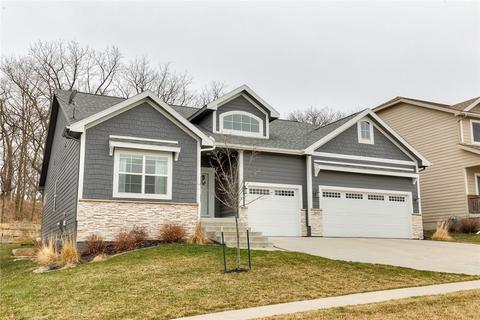 887 S 93rd St, West Des Moines, IA 50266
