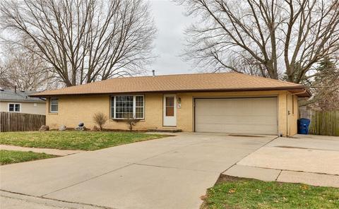 143 Greenfield Pkwy, Des Moines, IA 50315