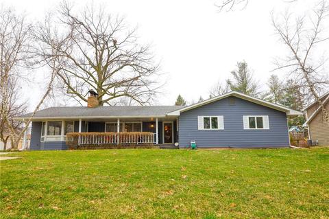 1713 Country Club Dr, Grinnell, IA 50112