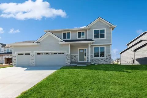 2860 SE Moraine Ct, Waukee, IA 50263