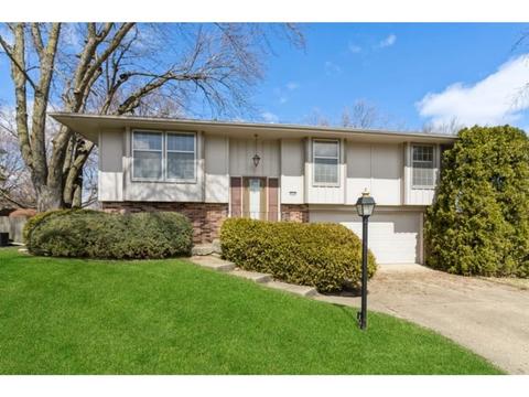 7213 Twana Dr, Urbandale, IA 50322