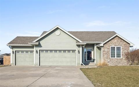 1316 91st St, West Des Moines, IA 50266