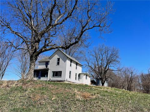 208 40th Ave, Runnells, IA 50237