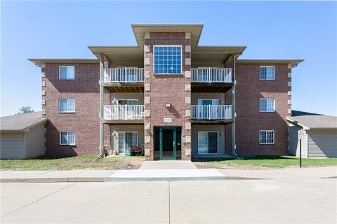 4140 100th St #11, Urbandale, IA 50322