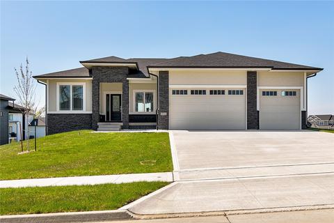 5016 152nd St, Urbandale, IA 50323