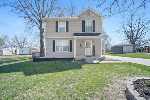 4511 61st St, Urbandale, IA 50322
