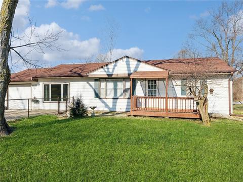 8118 Crestview Dr, Des Moines, IA 50320