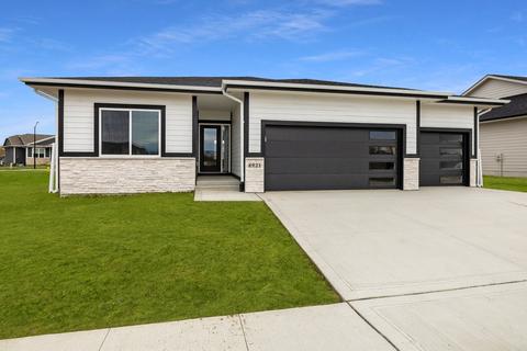 8921 Beery Pl, Johnston, IA 50131