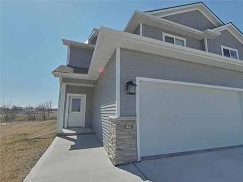 828 Kinney Cir NE, Bondurant, IA 50035