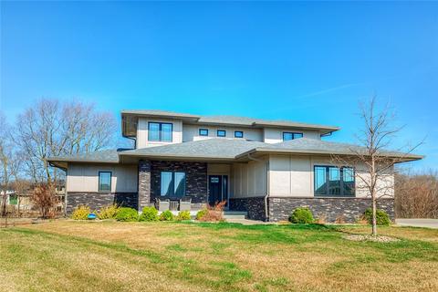 8026 NW 104th Ct, Johnston, IA 50131
