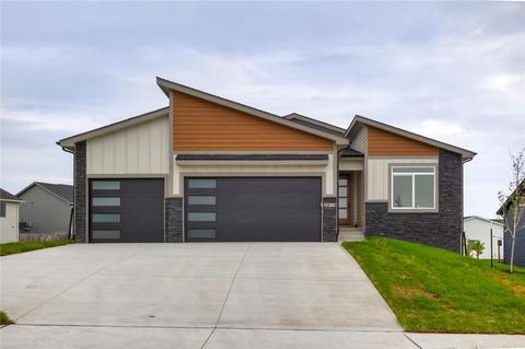 2815 Serenity Dr, Waukee, IA 50263