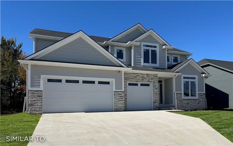 45 NW Valleyview Dr, Waukee, IA 50263